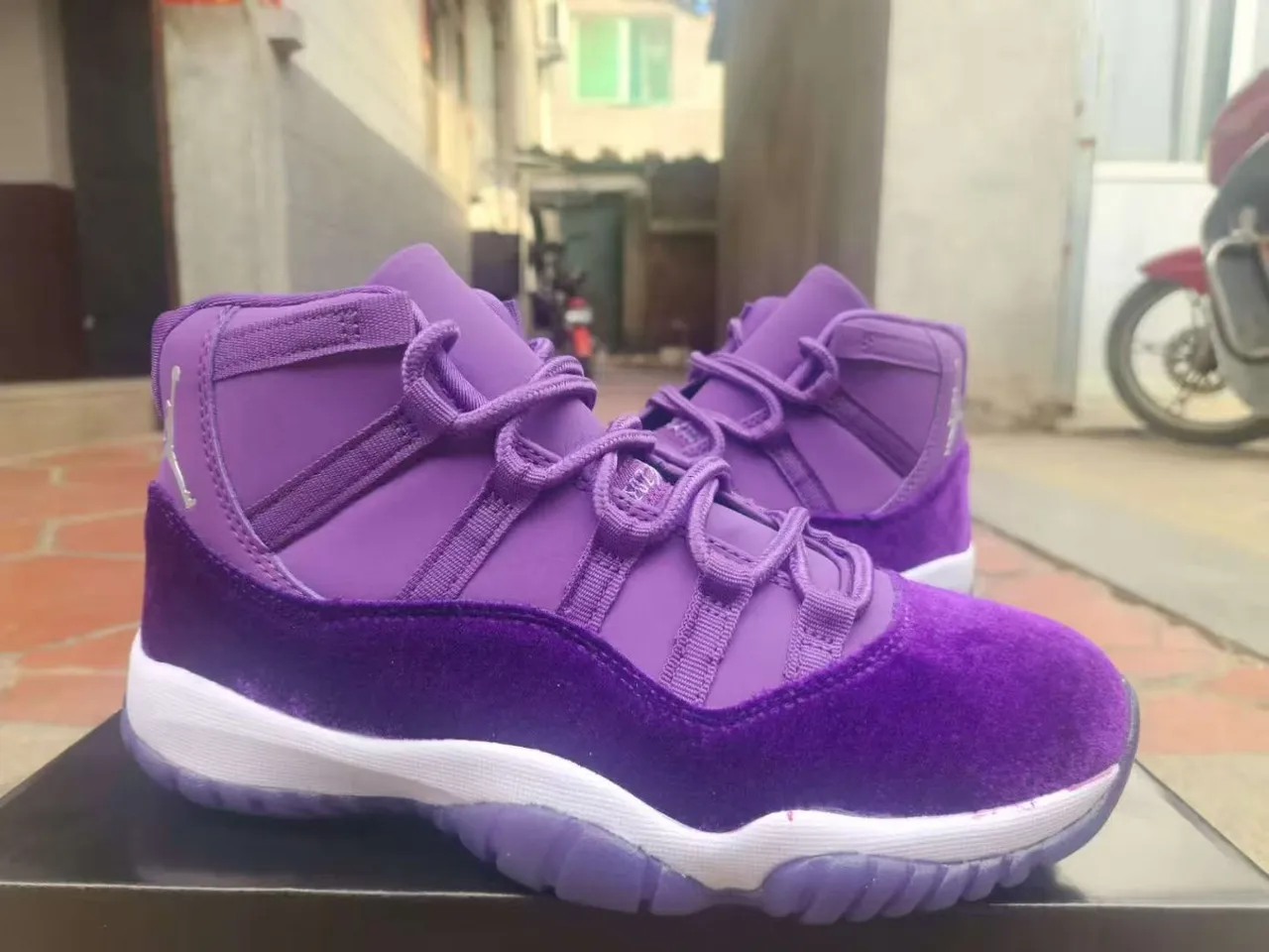 Air Jordan 11 Purple Velvet High-Top Basketball Shoes 3