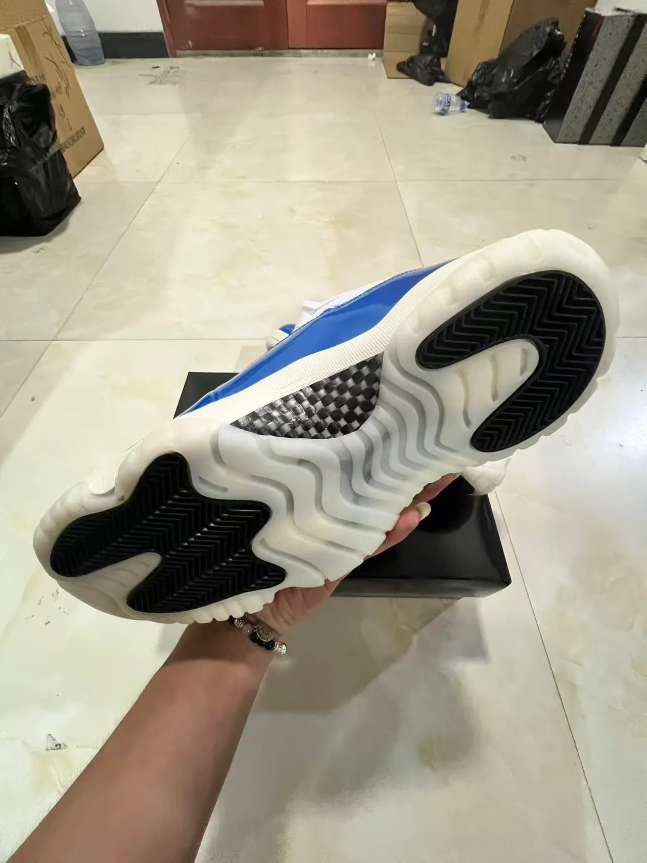Zapatillas de baloncesto Air Jordan 11 de charol azul real 6
