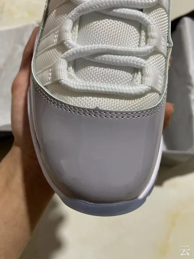 Air Jordan 11 Tênis de Basquete Branco Cinza Sola Translucida 3