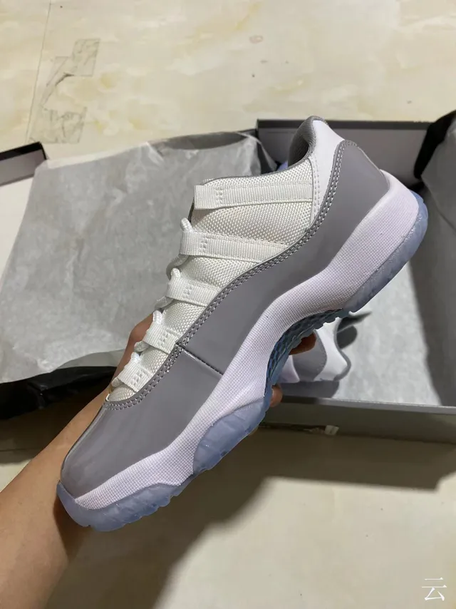 Air Jordan 11 Tênis de Basquete Branco Cinza Sola Translucida 4