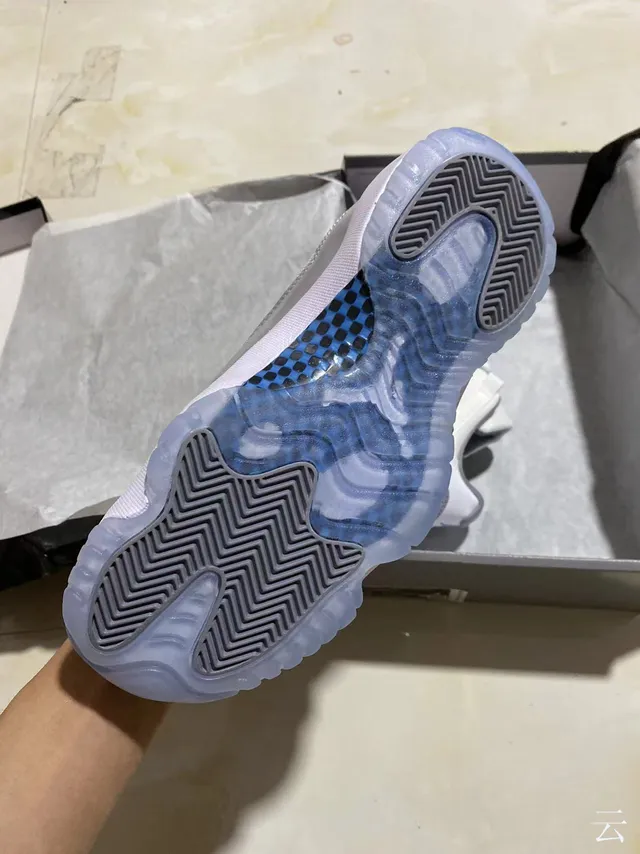 Air Jordan 11 Tênis de Basquete Branco Cinza Sola Translucida 5