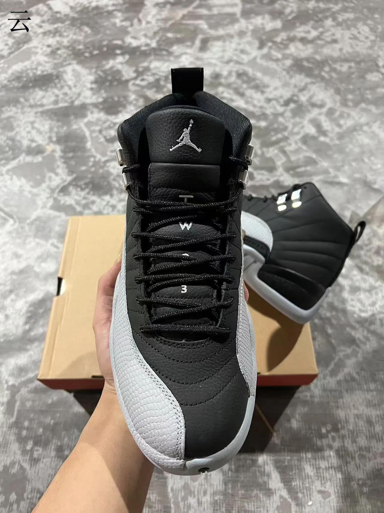 Air Jordan 12 Negro y Gris Claro Zapatillas de Baloncesto de Alto 3