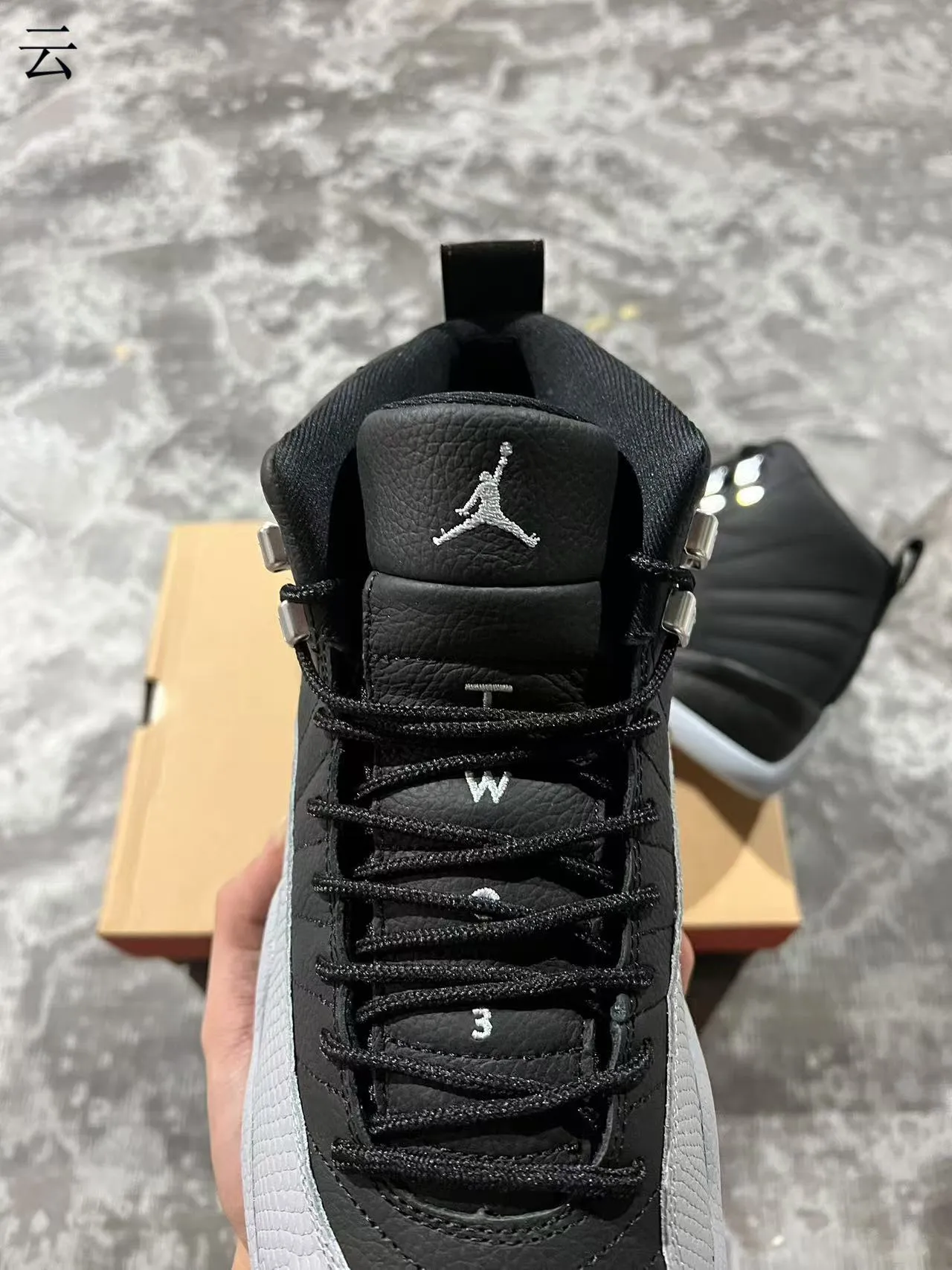 Air Jordan 12 Negro y Gris Claro Zapatillas de Baloncesto de Alto 4