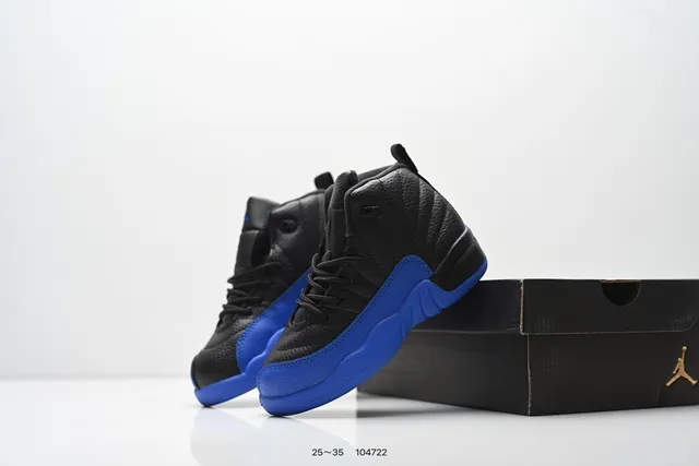 Zapatillas de baloncesto para niños Air Jordan 12 negro y naranja 2