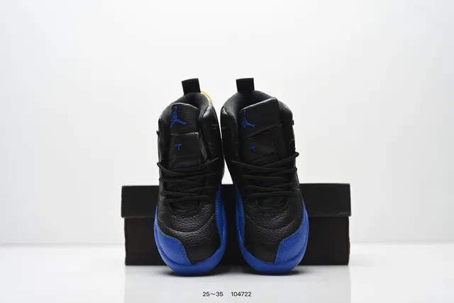 Zapatillas de baloncesto para niños Air Jordan 12 negro y naranja 3
