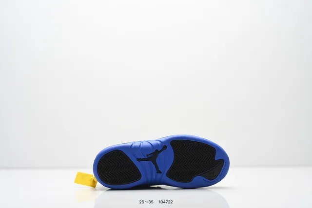 Zapatillas de baloncesto para niños Air Jordan 12 negro y naranja 5