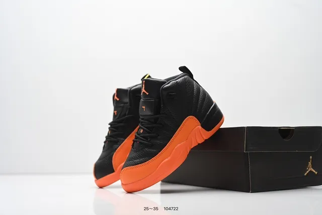 Zapatillas de baloncesto para niños Air Jordan 12 negro y naranja 11