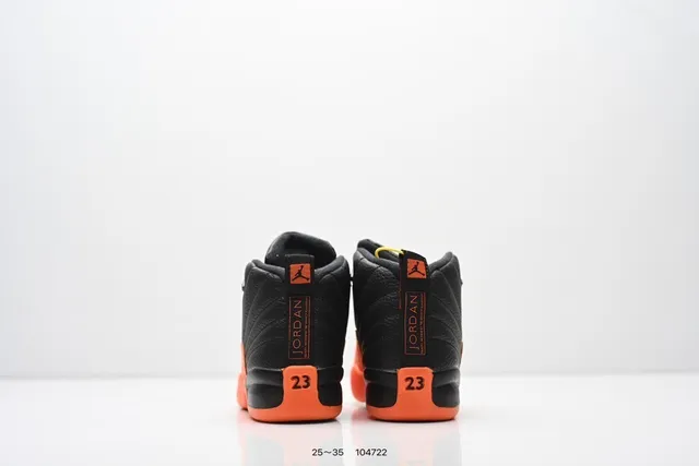 Zapatillas de baloncesto para niños Air Jordan 12 negro y naranja 13