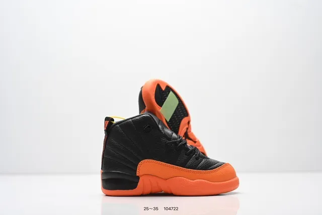 Zapatillas de baloncesto para niños Air Jordan 12 negro y naranja 15