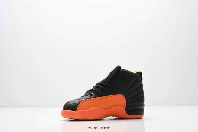 Zapatillas de baloncesto para niños Air Jordan 12 negro y naranja 17