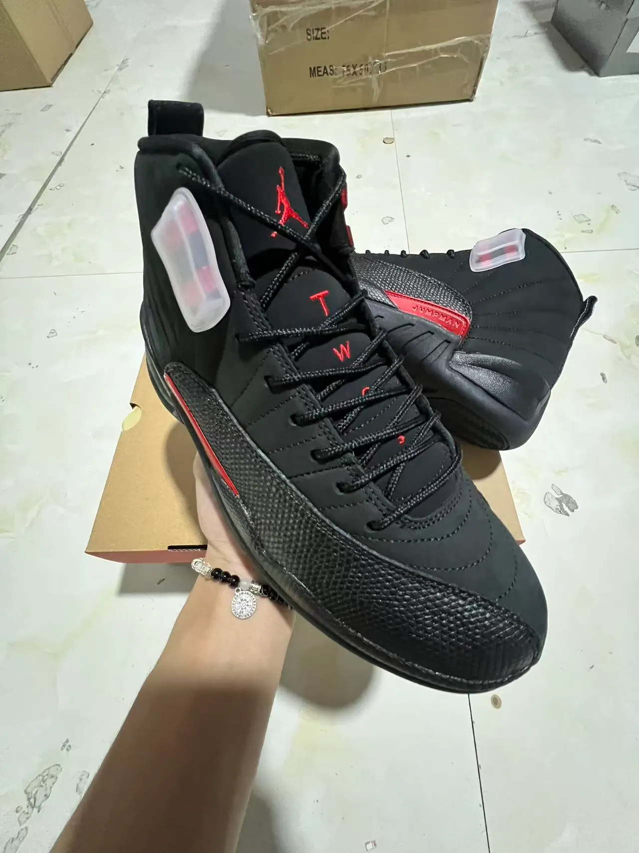Tênis de basquete Air Jordan 12 preto e vermelho JUMPMAN 2