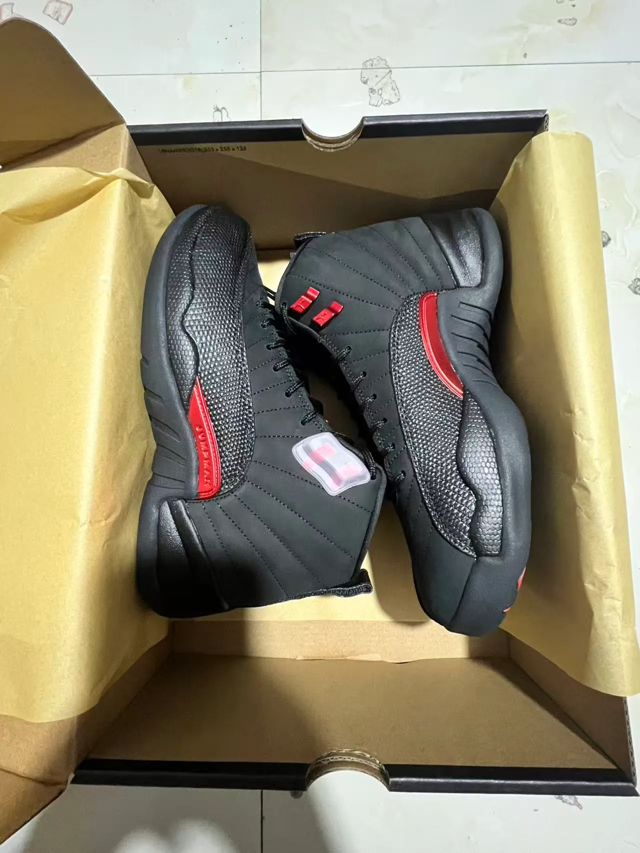 Tênis de basquete Air Jordan 12 preto e vermelho JUMPMAN 8
