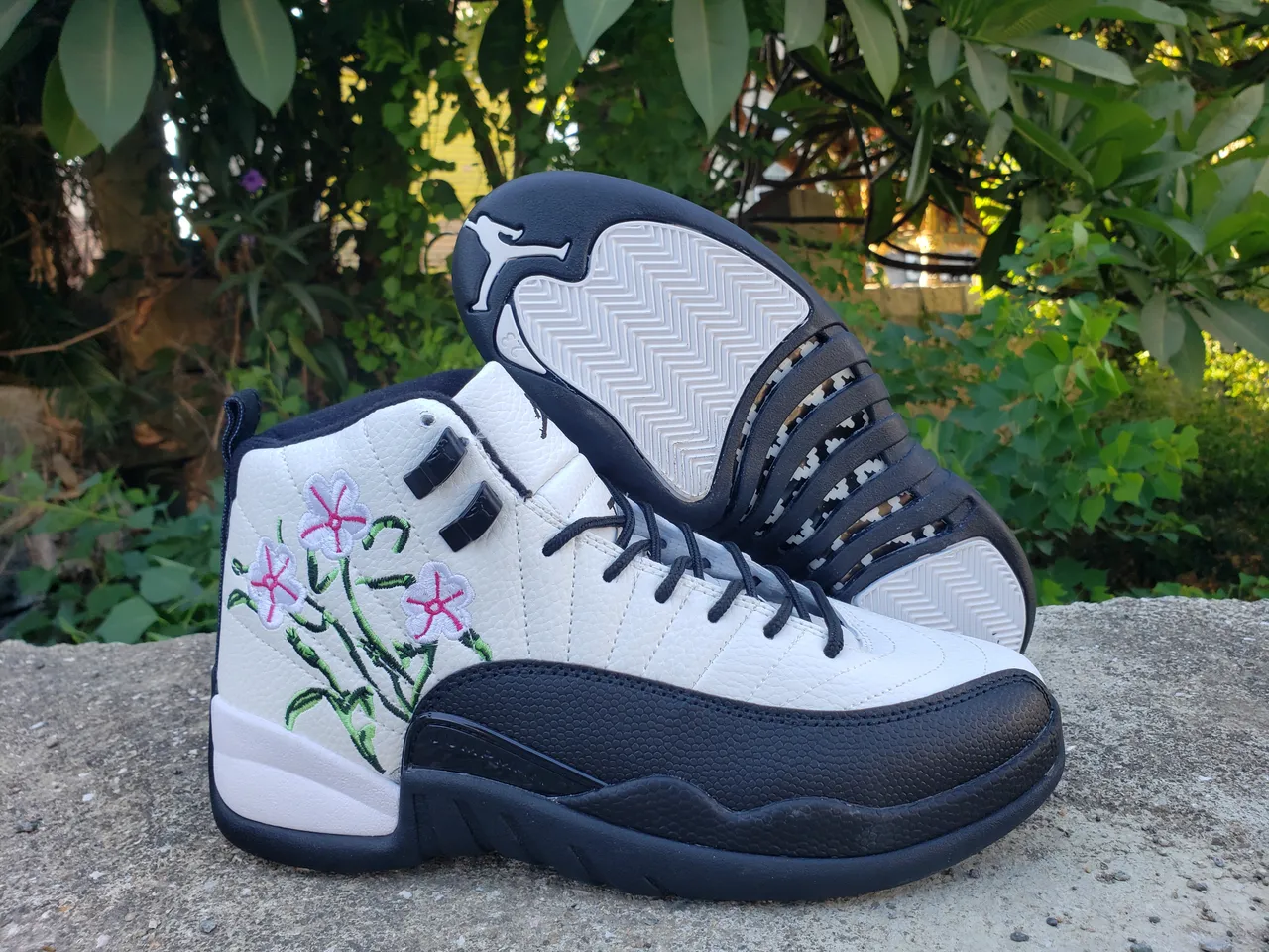 Air Jordan 12 Branco Preto Bordado Floral Tênis de Basquete 6