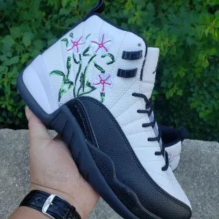 Air Jordan 12 Branco Preto Bordado Floral Tênis de Basquete