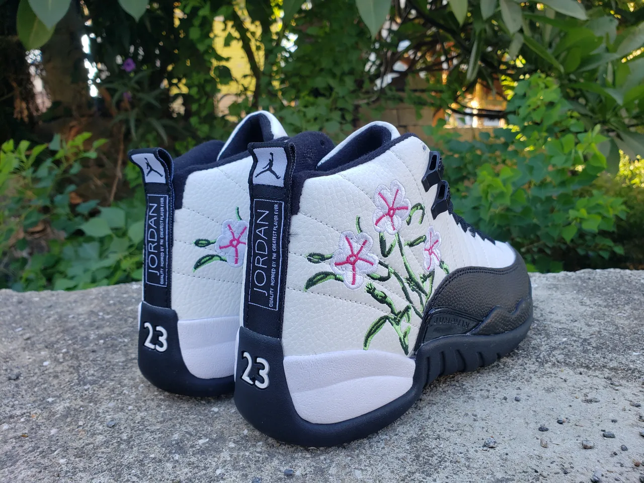 Air Jordan 12 Branco Preto Bordado Floral Tênis de Basquete 4