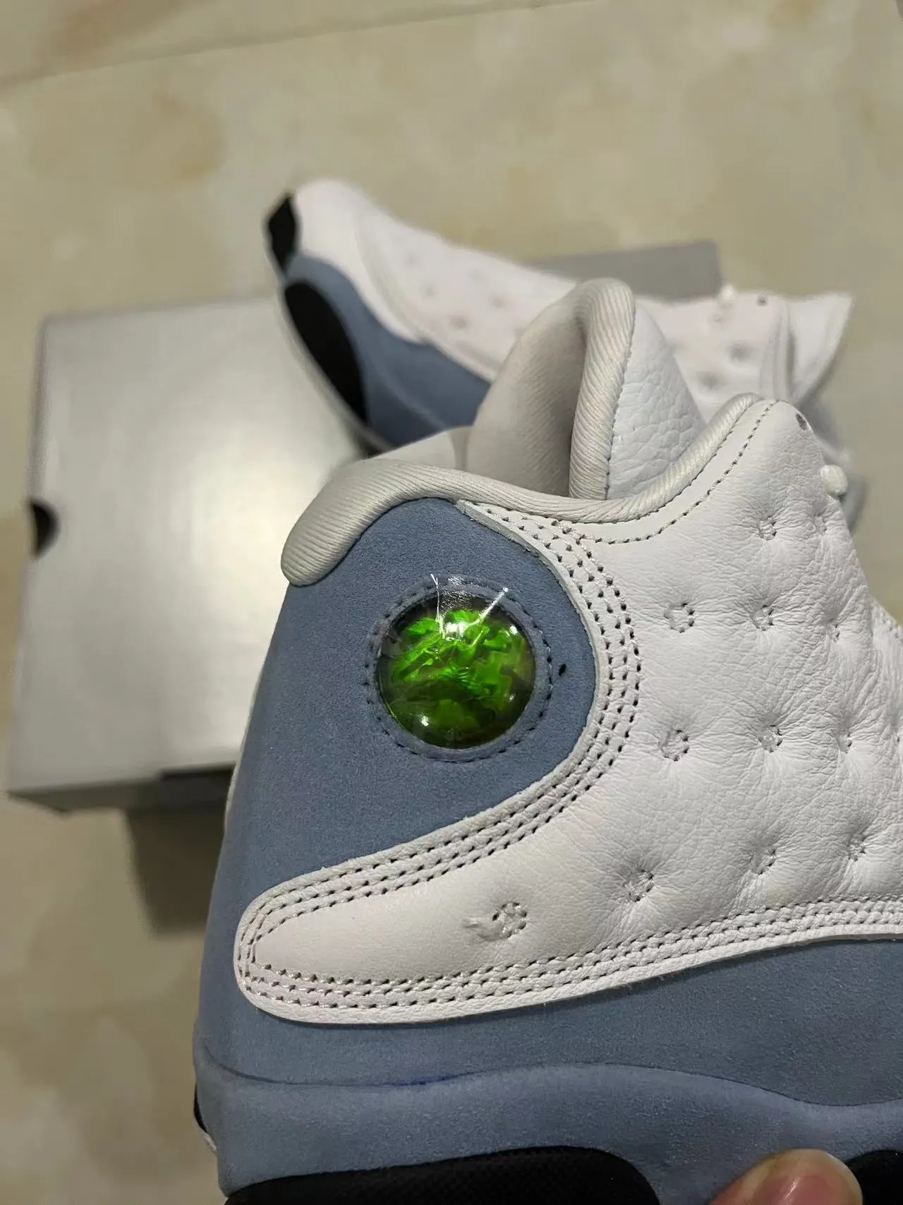 Tênis de basquete Air Jordan 13 branco azul claro preto 9