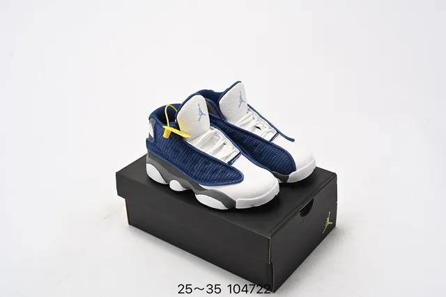 Tênis de basquete infantil Air Jordan 13 branco e verde-limão neon 3