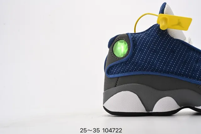 Tênis de basquete infantil Air Jordan 13 branco e verde-limão neon 4