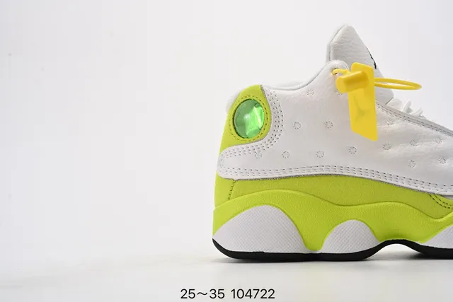 Tênis de basquete infantil Air Jordan 13 branco e verde-limão neon 15