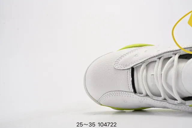 Tênis de basquete infantil Air Jordan 13 branco e verde-limão neon 16