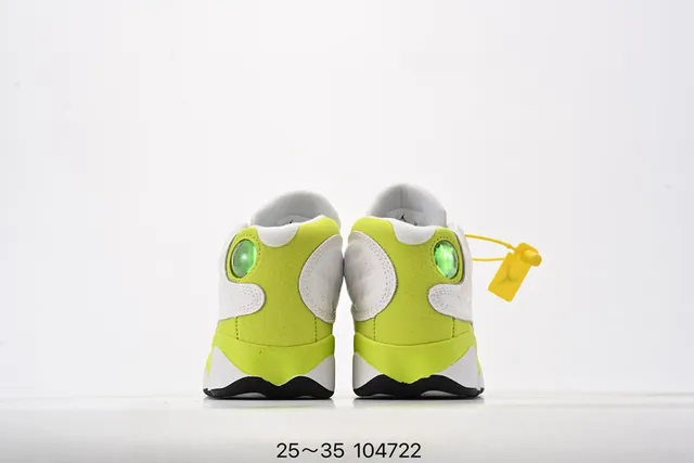 Tênis de basquete infantil Air Jordan 13 branco e verde-limão neon 18