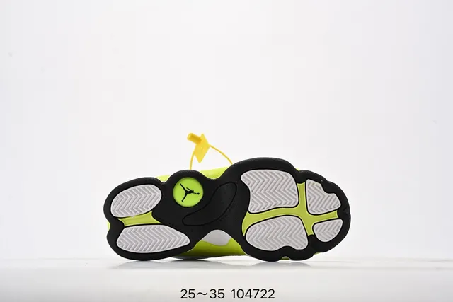 Tênis de basquete infantil Air Jordan 13 branco e verde-limão neon 19