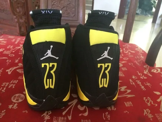 Air Jordan 14 Chaussures de Basketball Noir et Jaune 7
