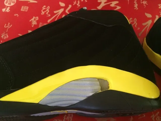Air Jordan 14 Chaussures de Basketball Noir et Jaune 9