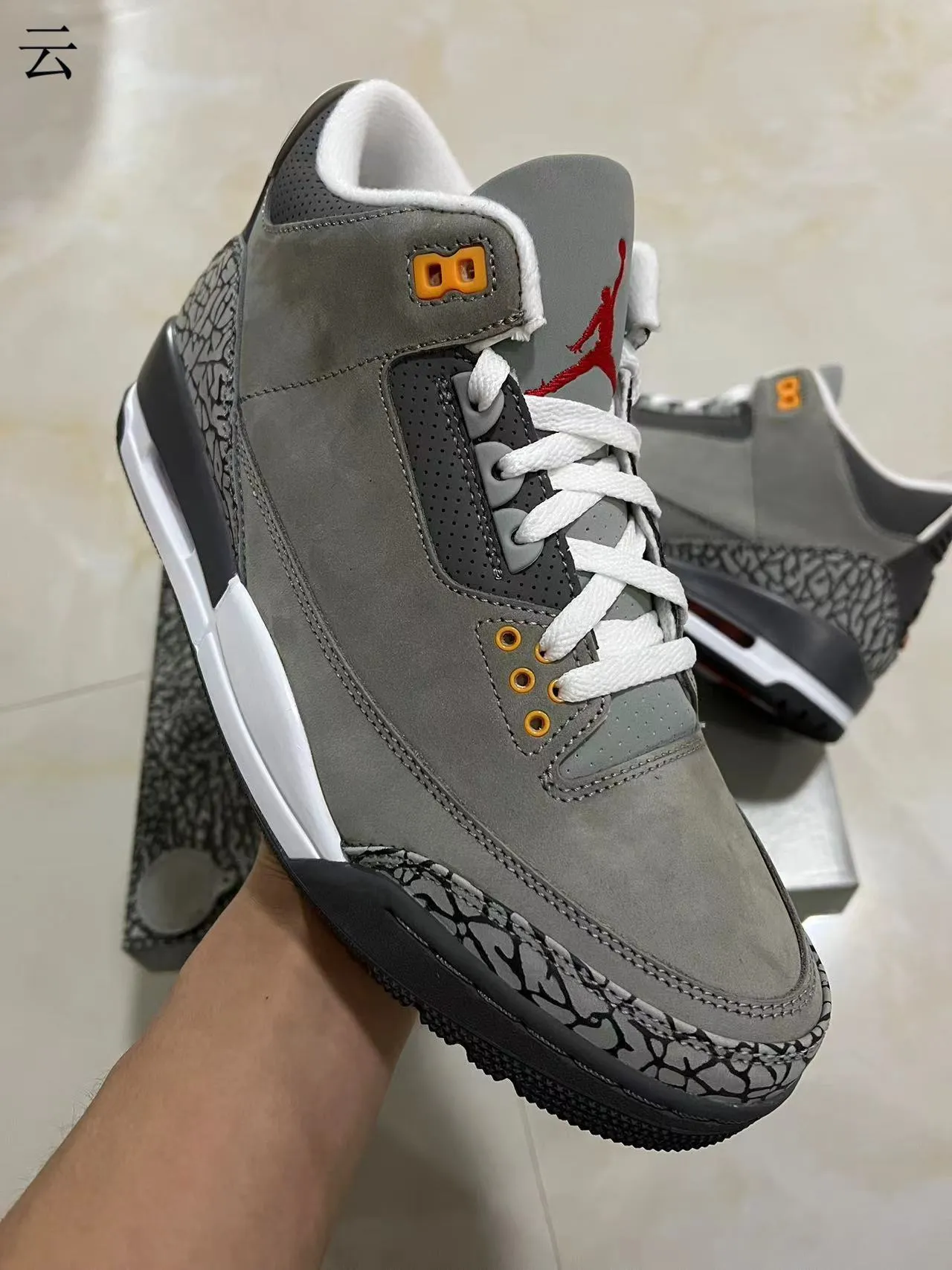 Tênis de basquete Air Jordan 3 cinza elefante laranja 2