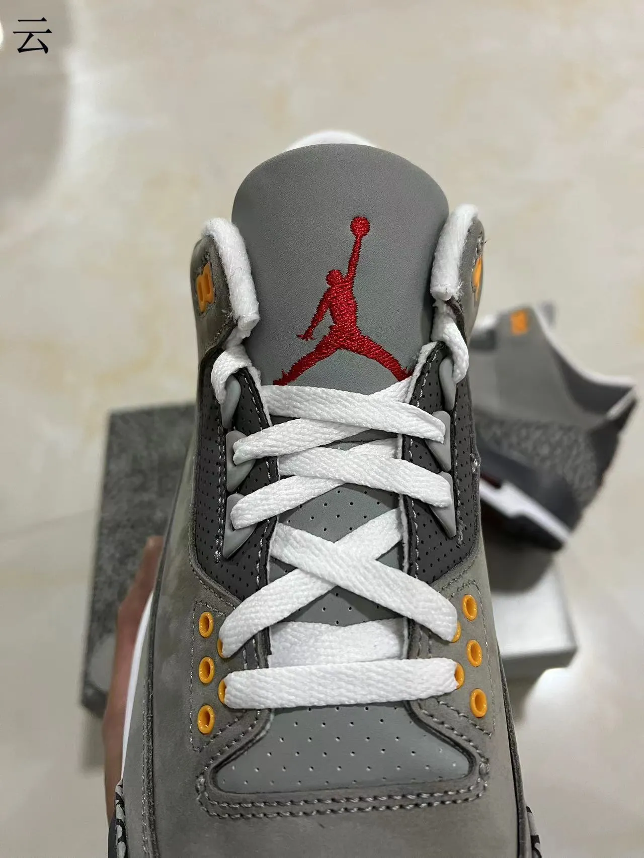 Tênis de basquete Air Jordan 3 cinza elefante laranja 4