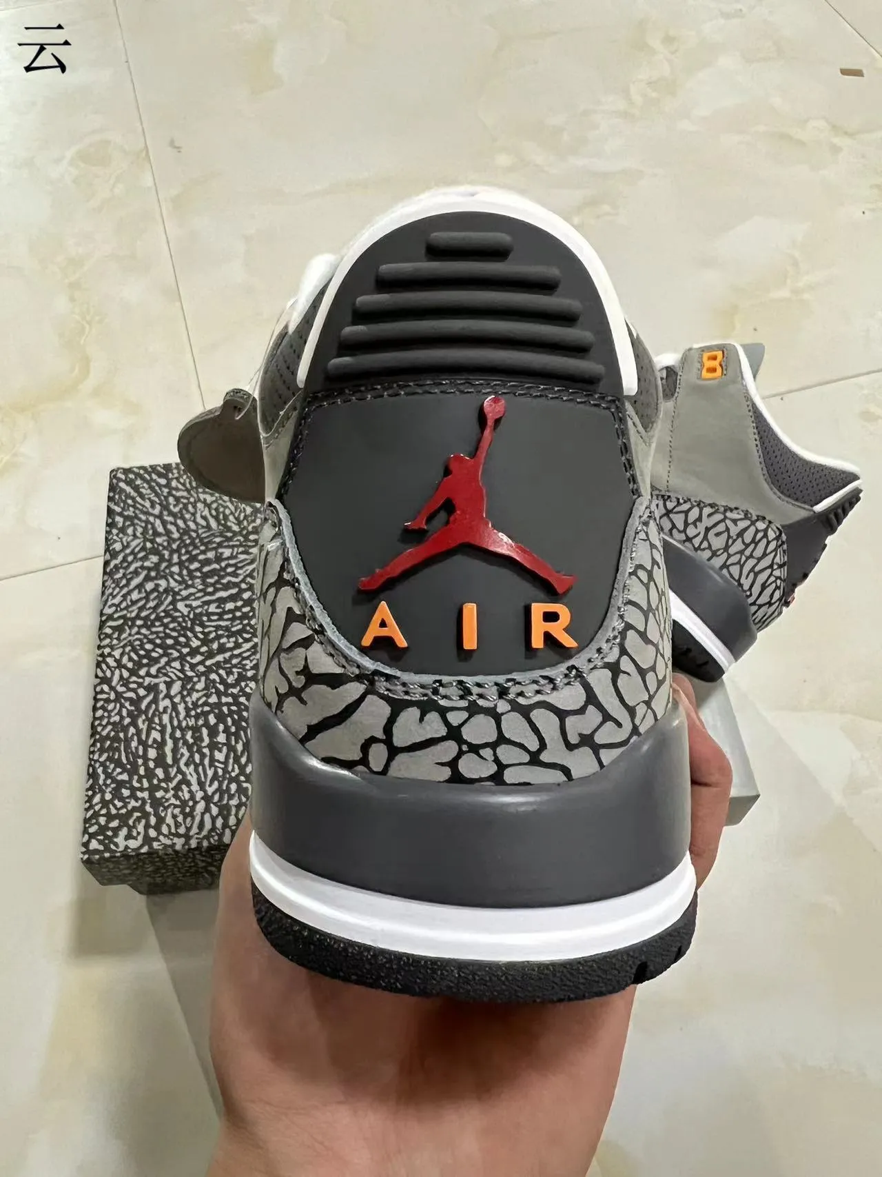 Tênis de basquete Air Jordan 3 cinza elefante laranja 7