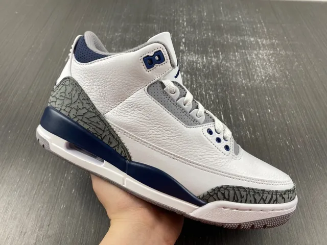 Chaussures de basketball Air Jordan 3 blanc et bleu marine à imprimé éléphant 4