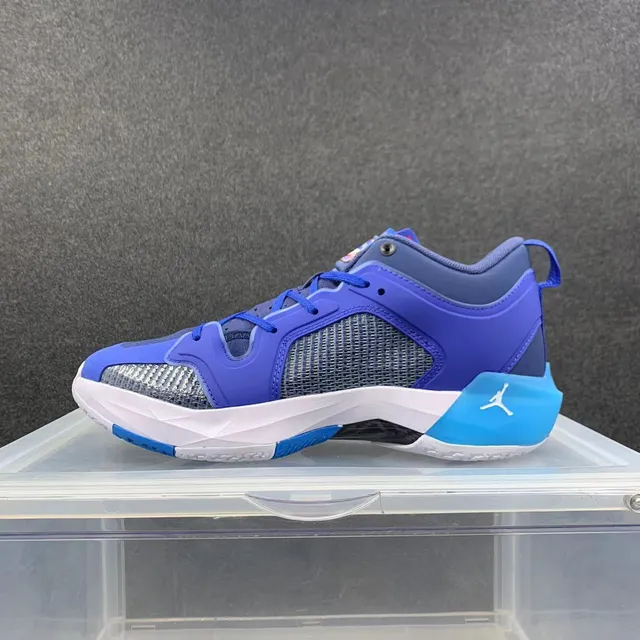Zapatillas de baloncesto Air Jordan 37 azul y blanco 2