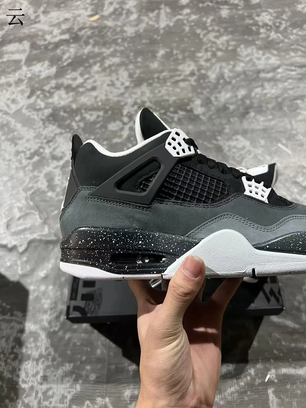 Air Jordan 4 Cinza Escuro Preto Branco Salpicado Tênis de Basquete 7