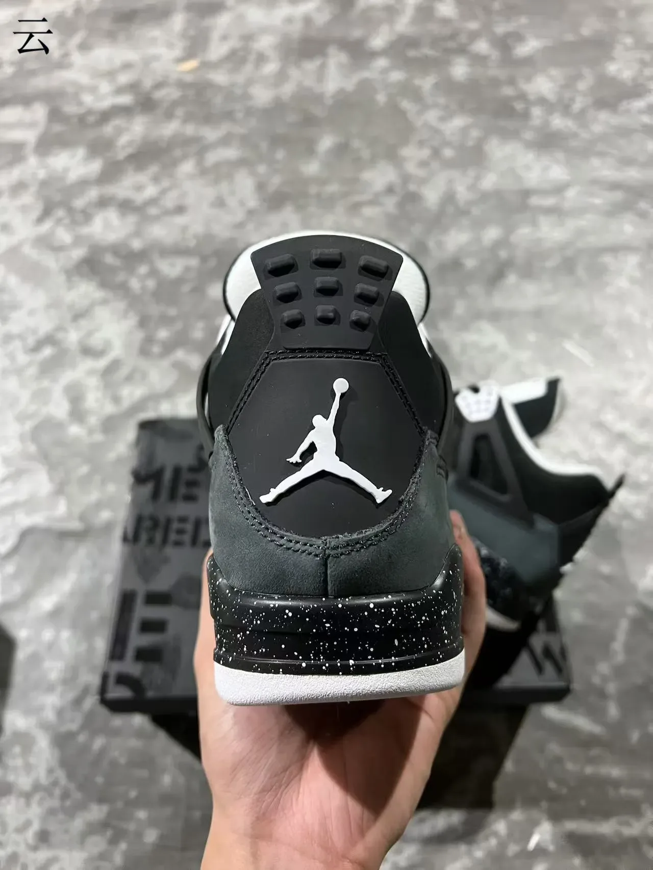 Air Jordan 4 Cinza Escuro Preto Branco Salpicado Tênis de Basquete 8