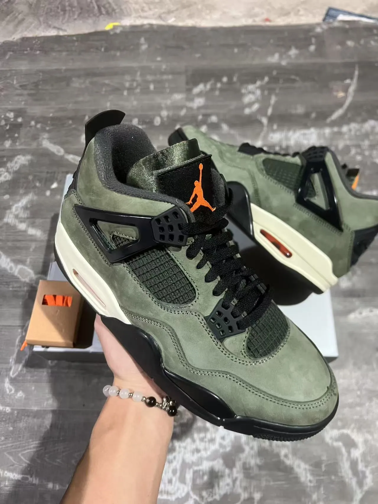 Air Jordan 4 Tênis de Basquete Verde Oliva Camurça Preto Cage 2