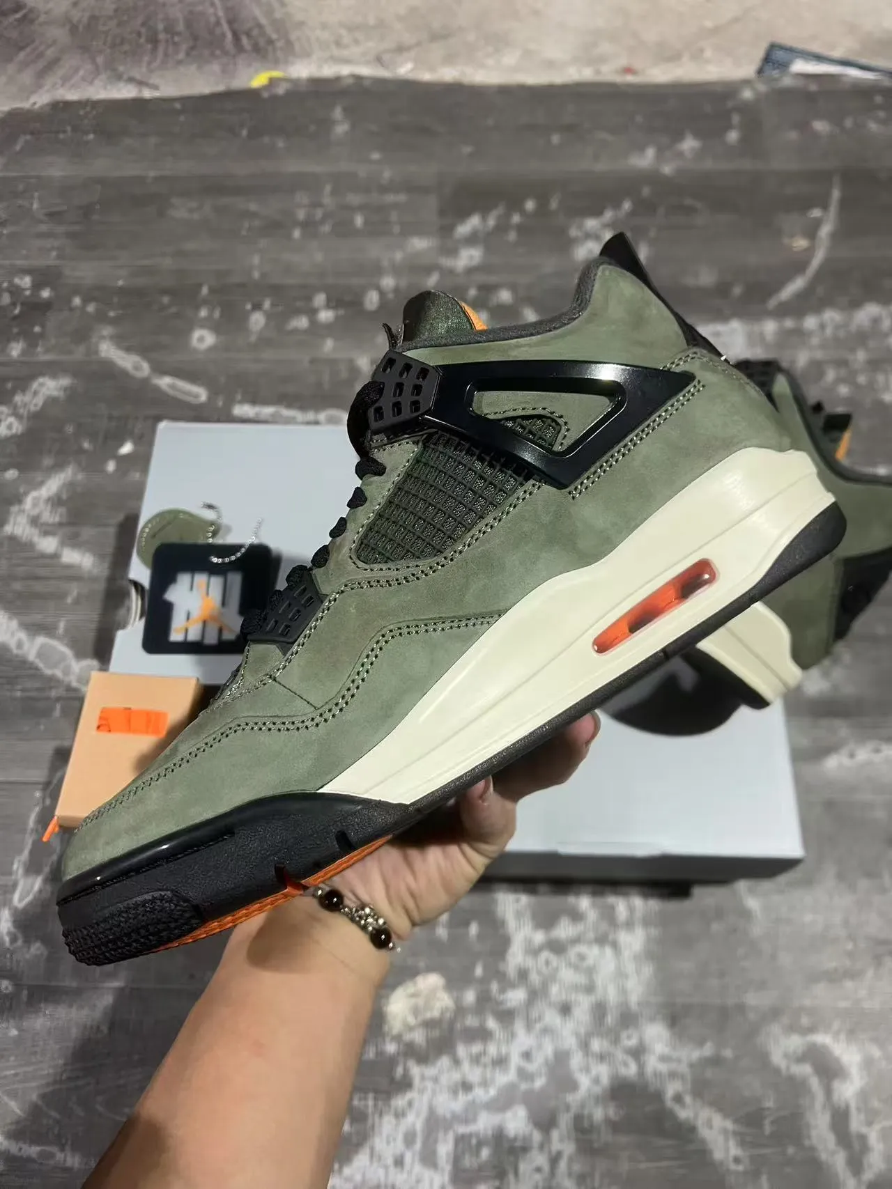 Air Jordan 4 Tênis de Basquete Verde Oliva Camurça Preto Cage 4
