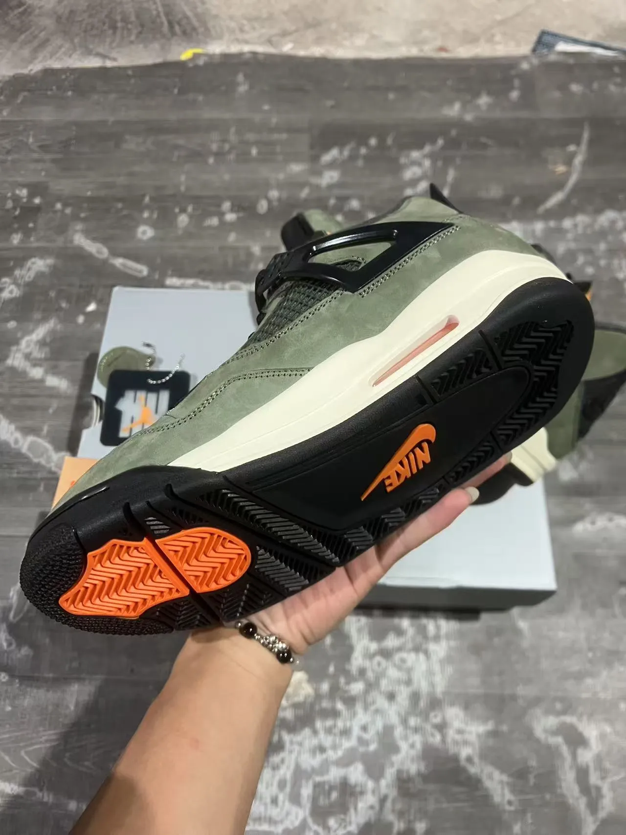 Air Jordan 4 Tênis de Basquete Verde Oliva Camurça Preto Cage 5