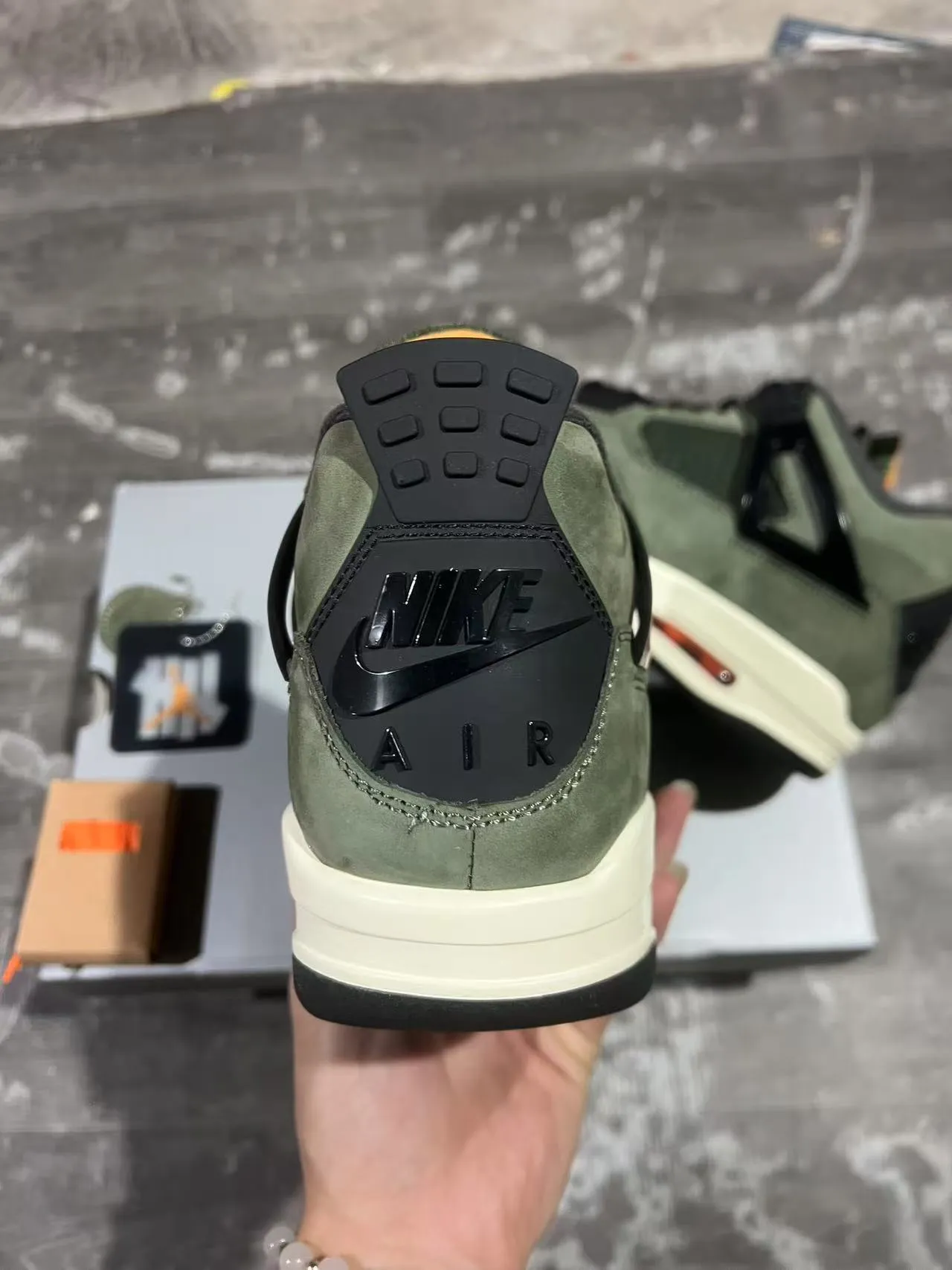 Air Jordan 4 Tênis de Basquete Verde Oliva Camurça Preto Cage 7