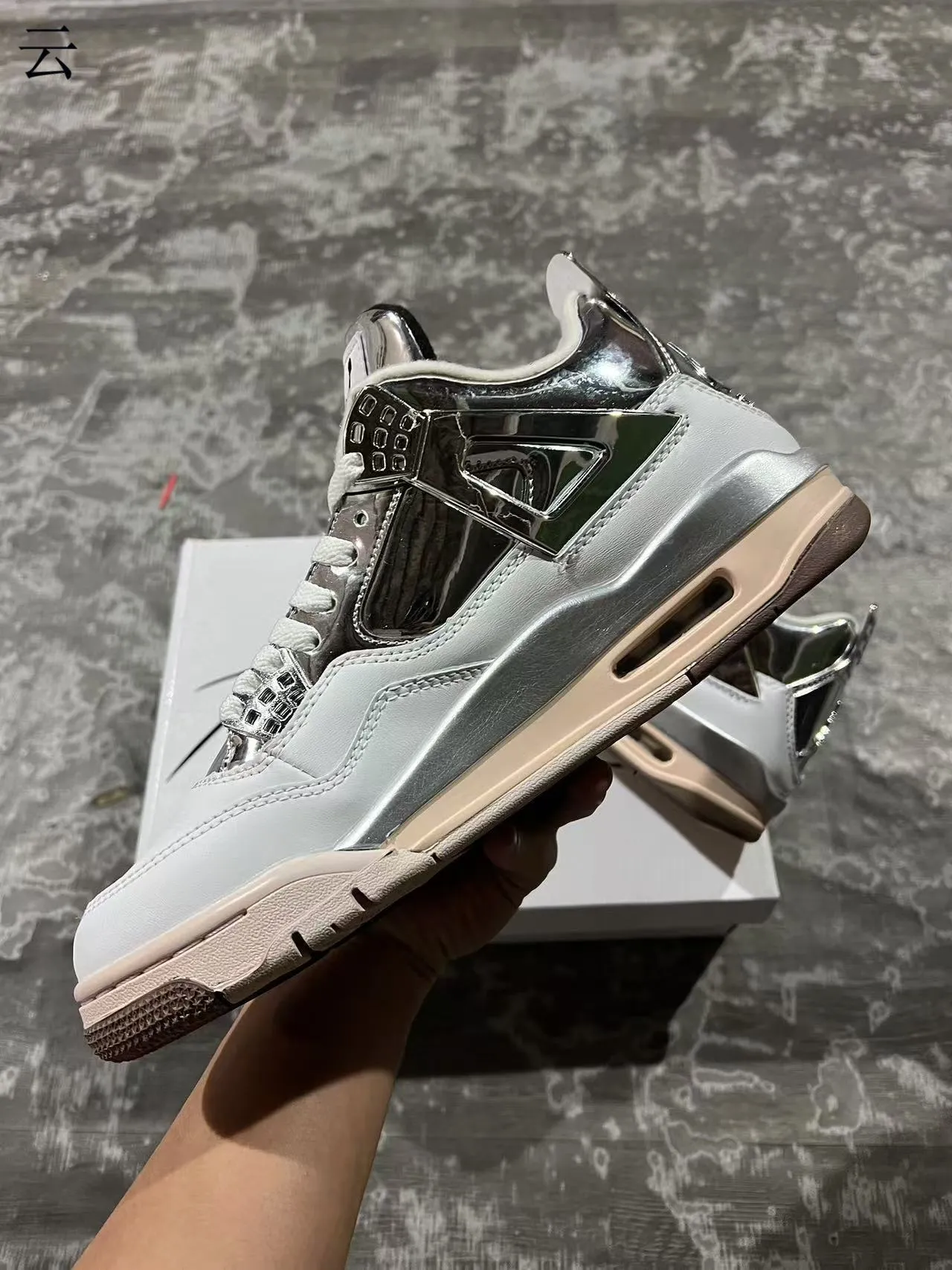 Chaussures de basketball Air Jordan 4 blanc argent métallique 5