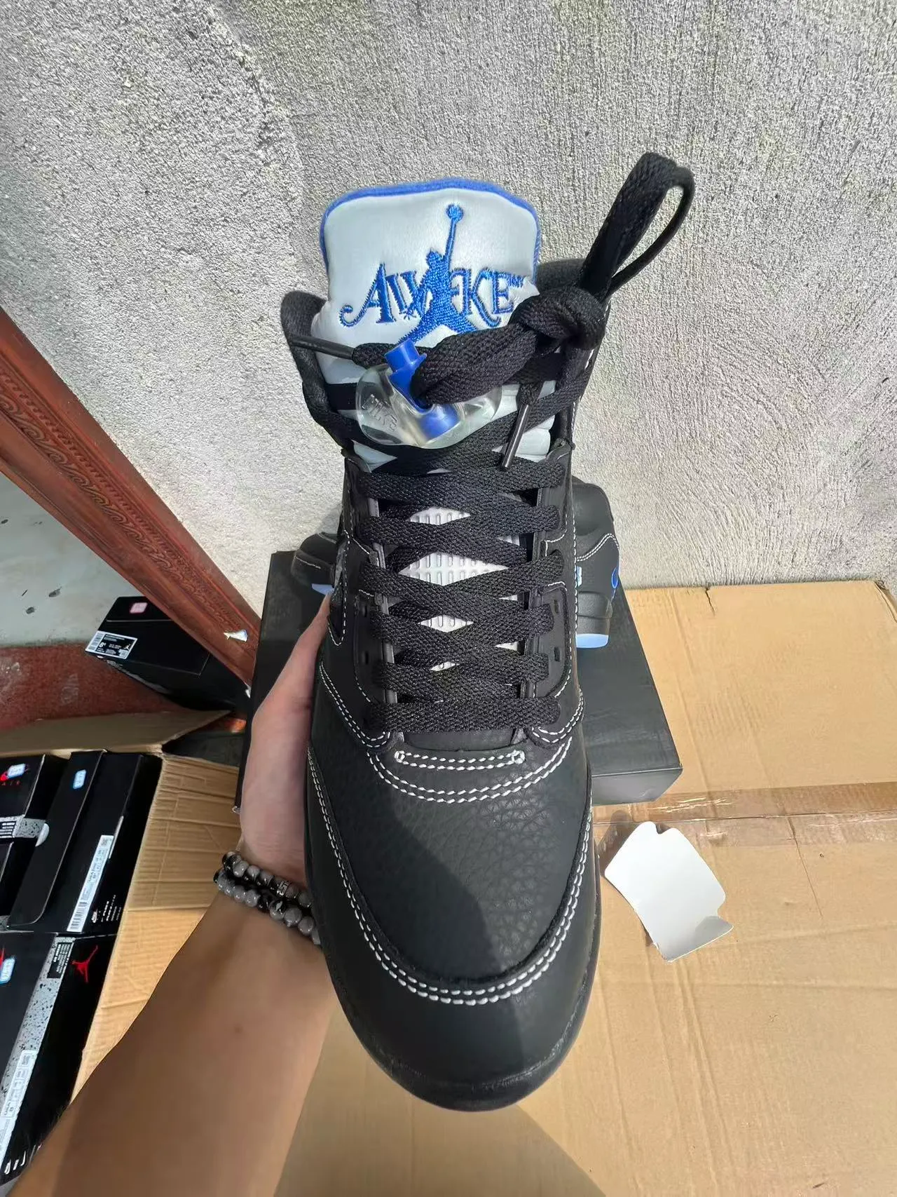 Tênis de basquete Air Jordan 5 preto e azul-royal NY 23 3