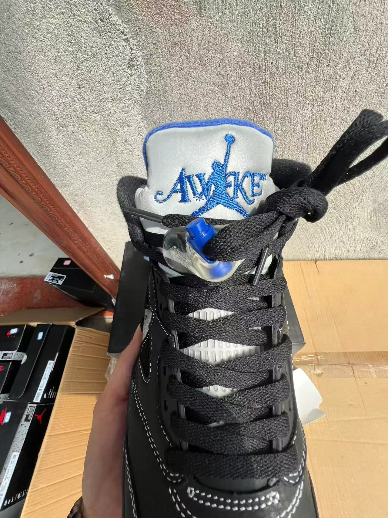 Tênis de basquete Air Jordan 5 preto e azul-royal NY 23 4