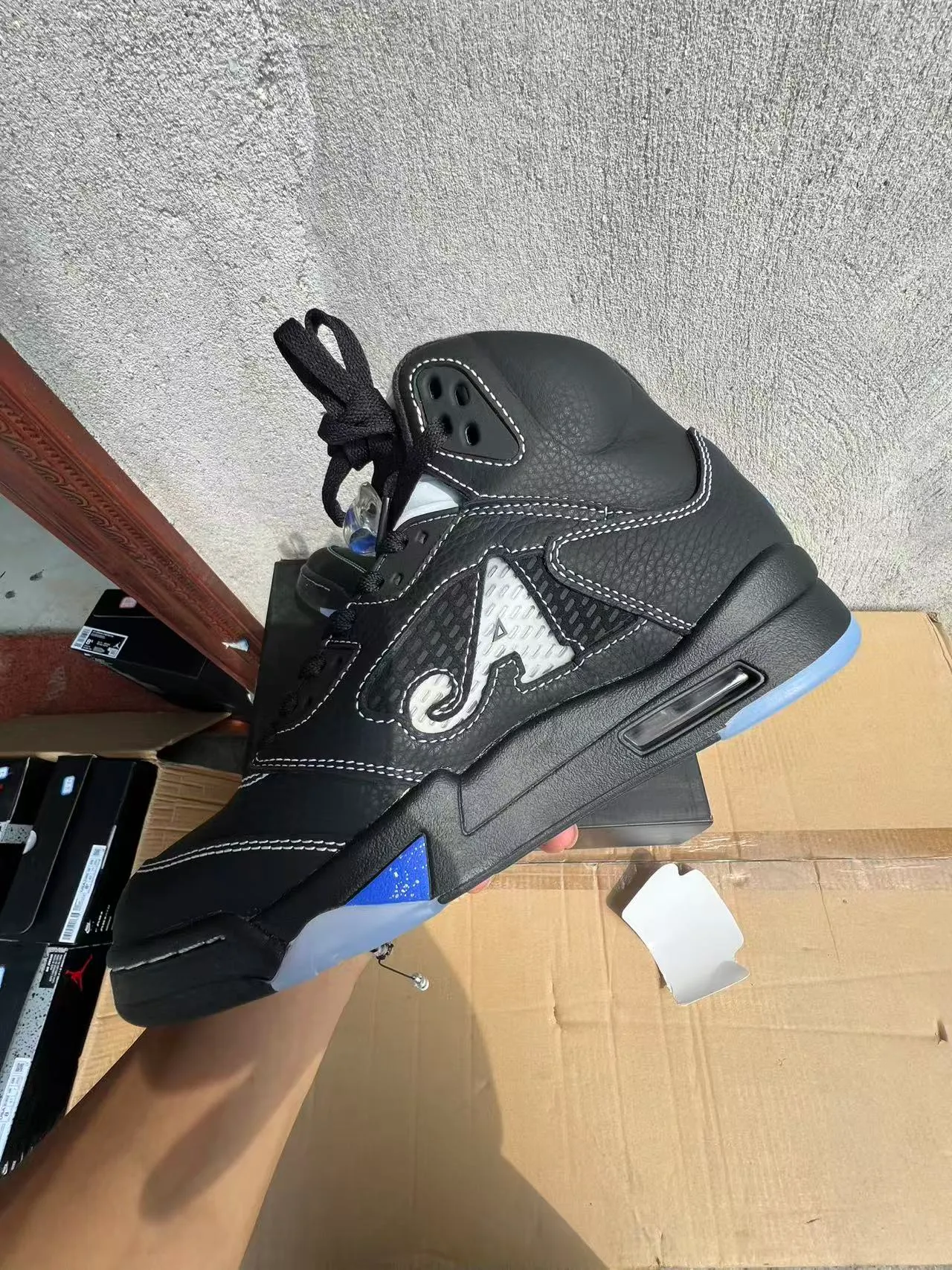 Tênis de basquete Air Jordan 5 preto e azul-royal NY 23 5