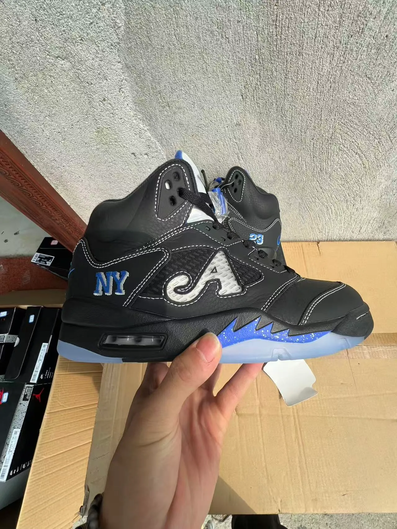 Tênis de basquete Air Jordan 5 preto e azul-royal NY 23 7