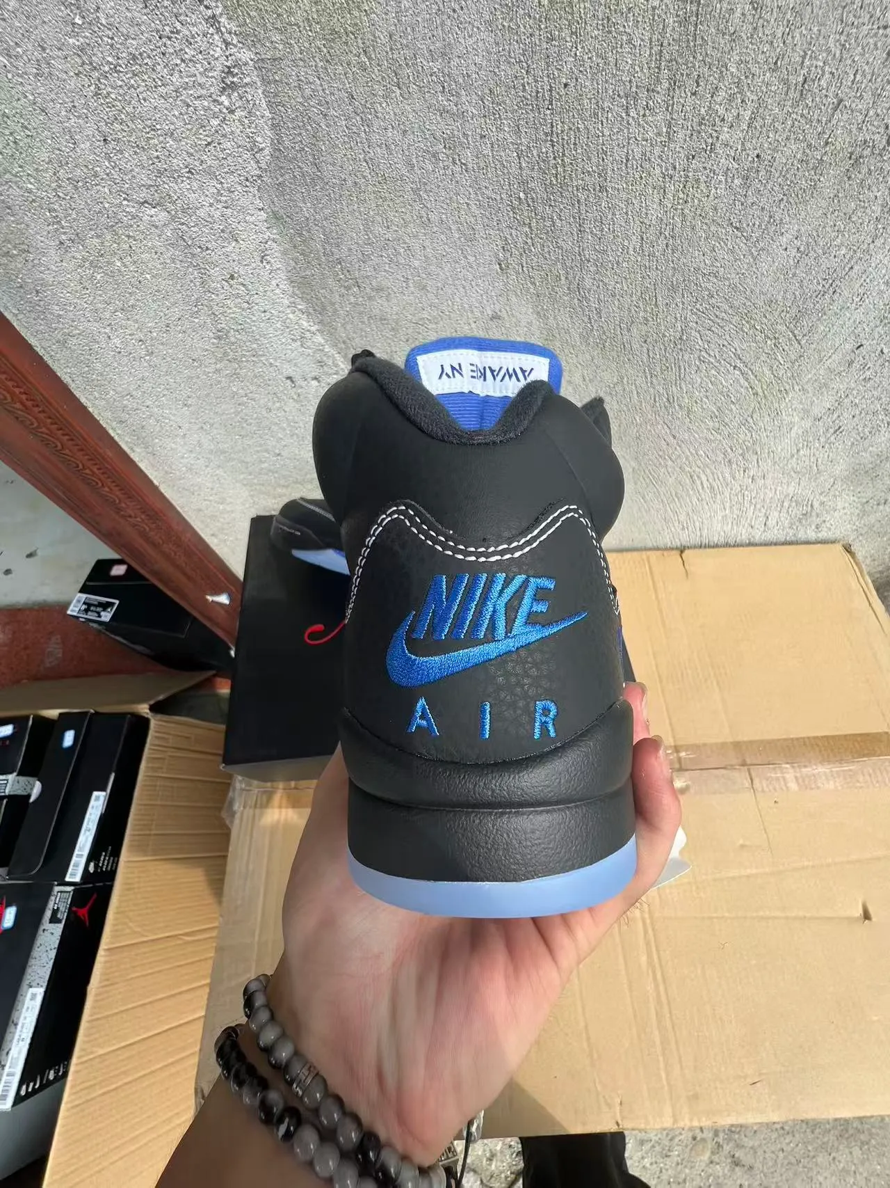 Tênis de basquete Air Jordan 5 preto e azul-royal NY 23 8