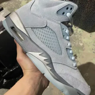 Air Jordan 5 灰色金属麂皮篮球鞋