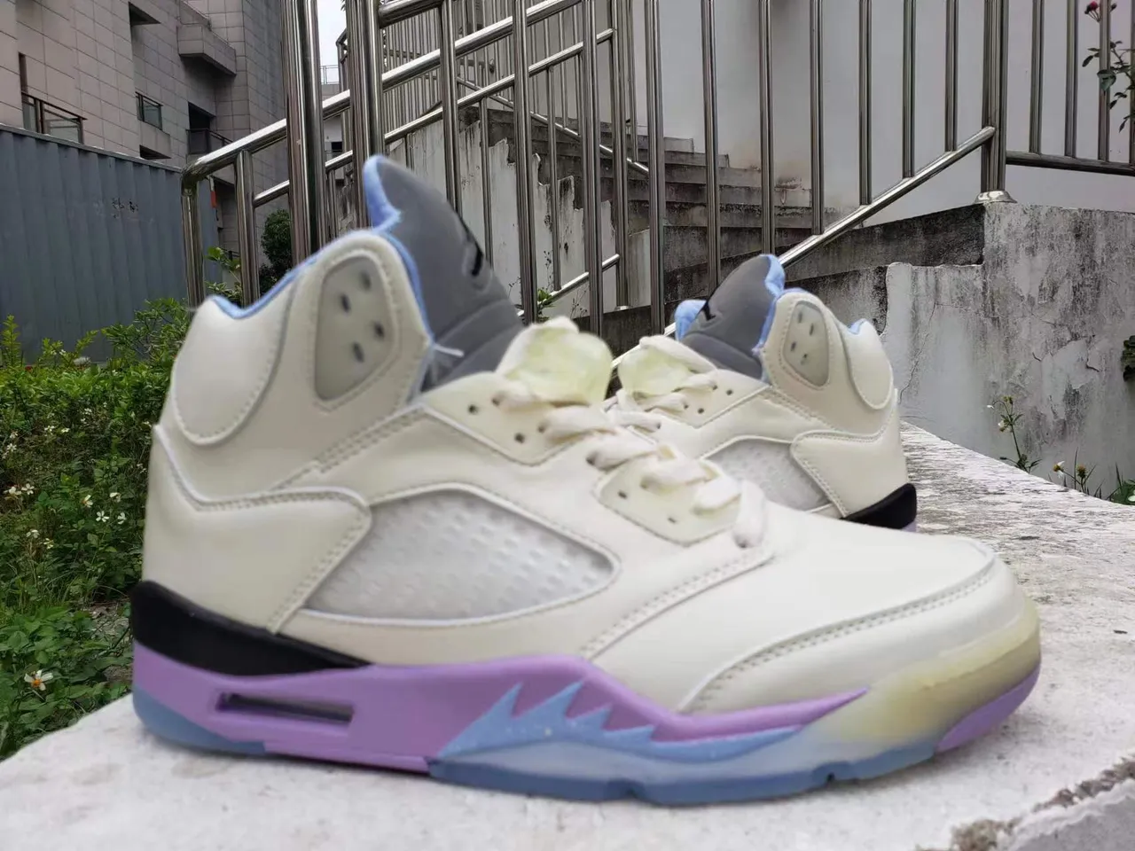 Zapatillas de baloncesto Air Jordan 5 Off-White morado y azul 2