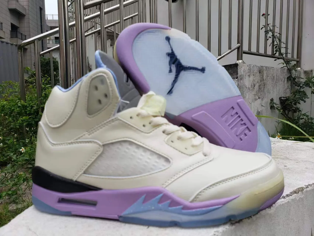 Zapatillas de baloncesto Air Jordan 5 Off-White morado y azul 4