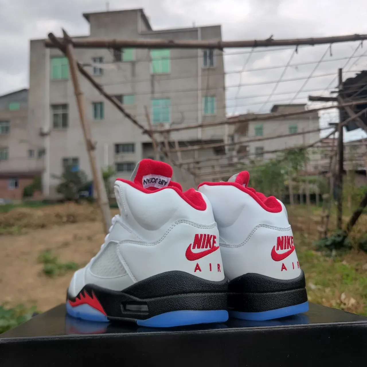 Air Jordan 5 White Black Red Blue tênis de basquete 3