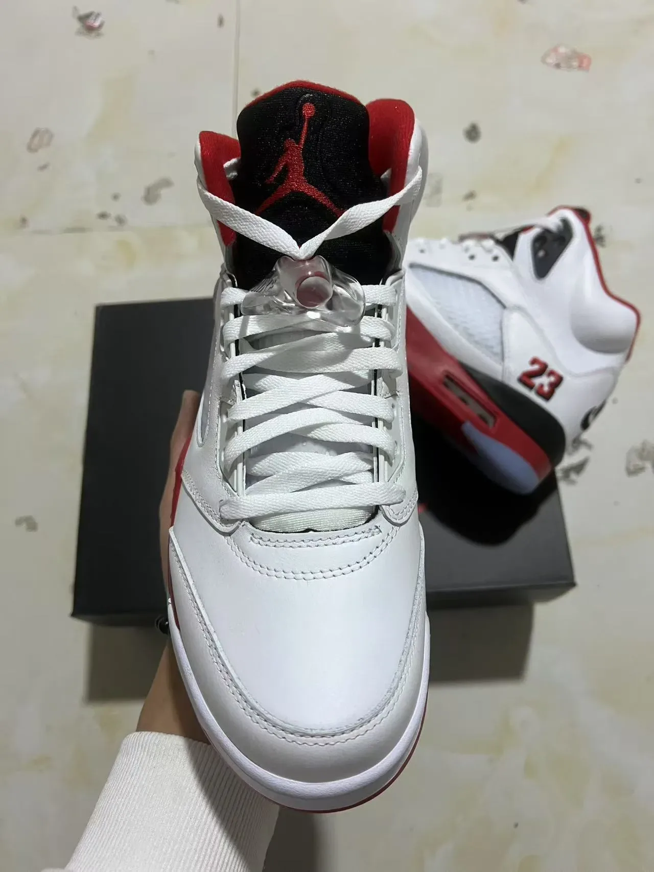 Air Jordan 5 branco vermelho preto tênis de basquete 3